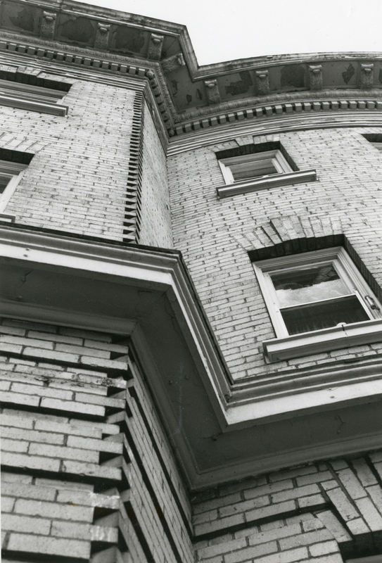Detail photo of quoining and windows, San Marco Apartments.