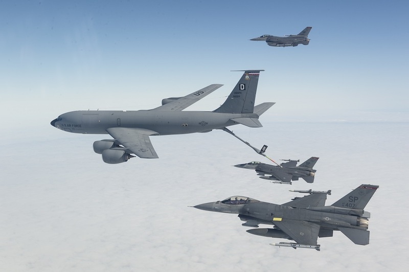 KC-135 refueling F-16s.