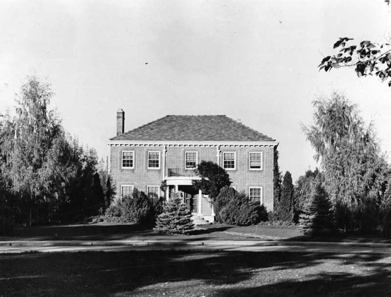 The University House shortly after completion