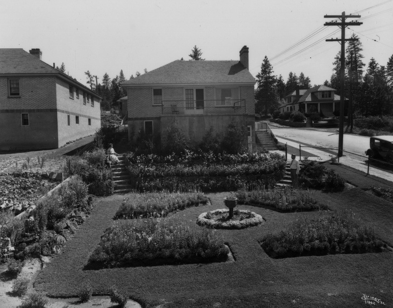 The John S. Beck house with its opulent gardens at 1723 South Perry Street, 1932 (image L87-1.1362-32)