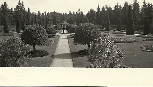 Duncan Gardens 1942